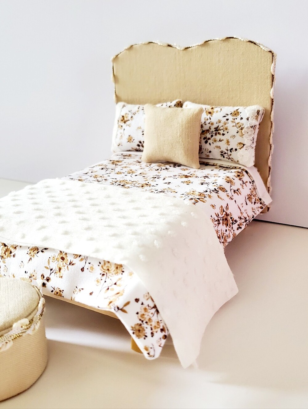 Miniature Dollhouse 1:12 Scale Cream Floral Bedding BED Set